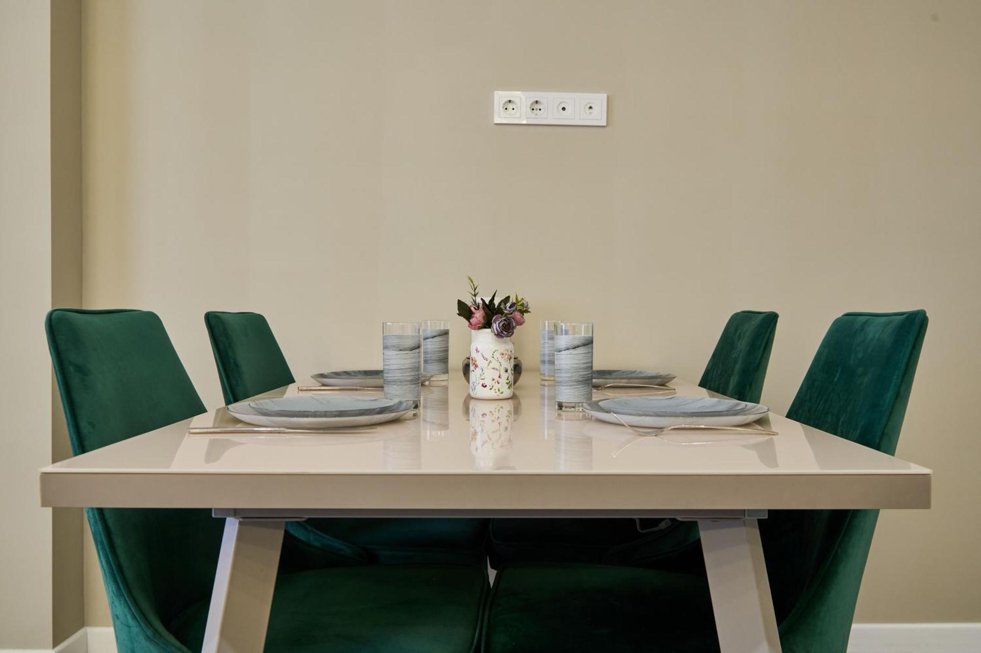 Five Business-Class Rooms In R-House Near Mega Center Almati Kültér fotó